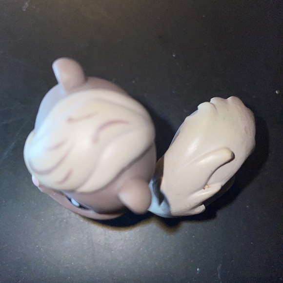 Littlest Pet Shop LPS #484 Gray Squirrel Skunk, blue raindrop eyes 2007 - Picture 5 of 8